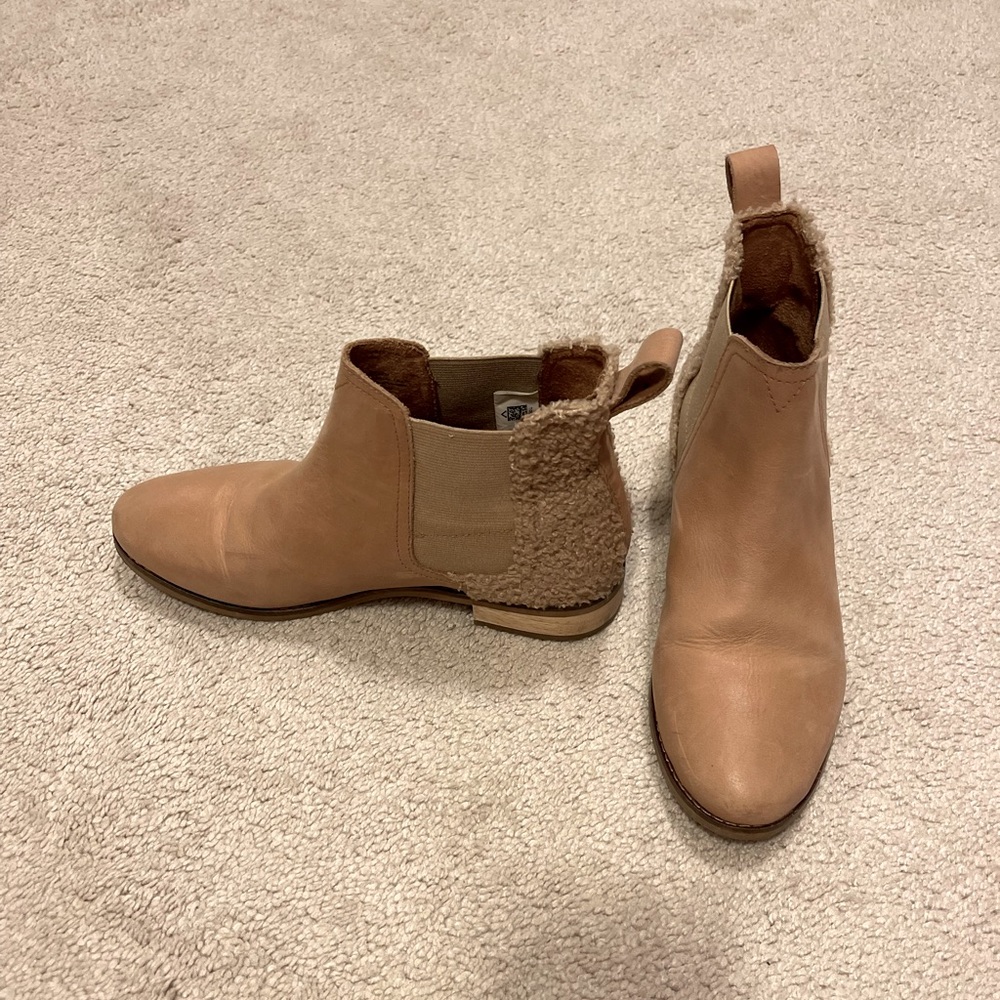 Tom’s Chelsea boots size 7